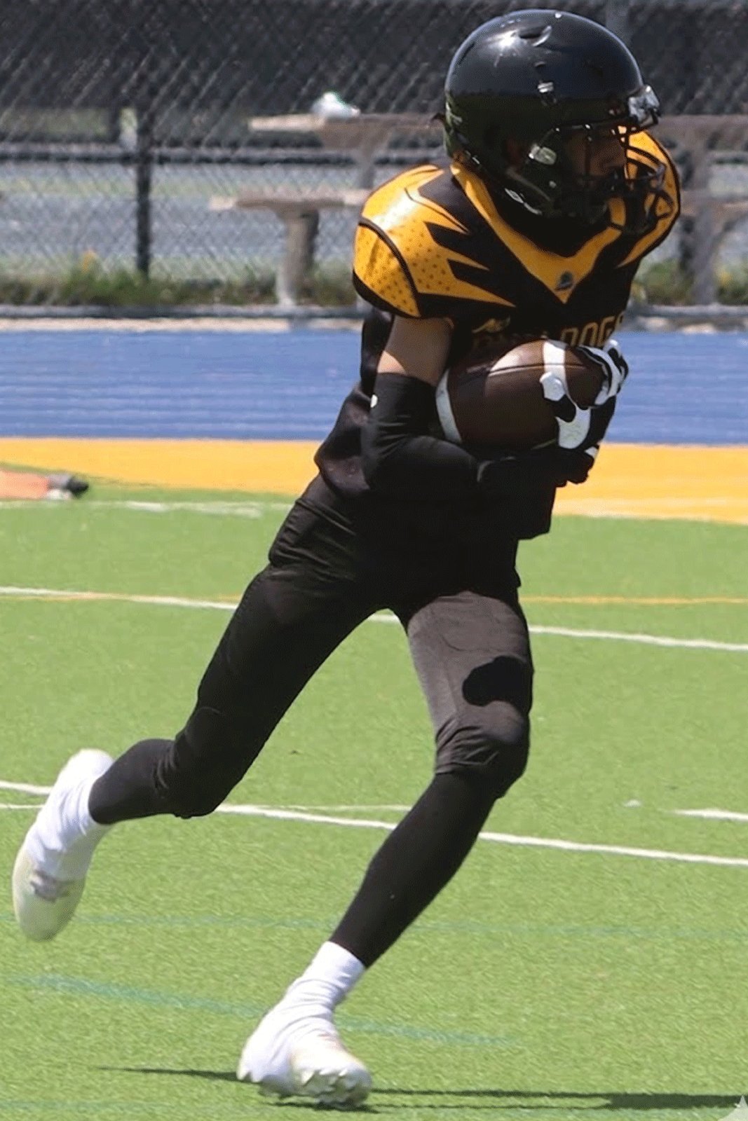 A Brampton Bulldogs Bantam ball-carrier in mid-stride during a game